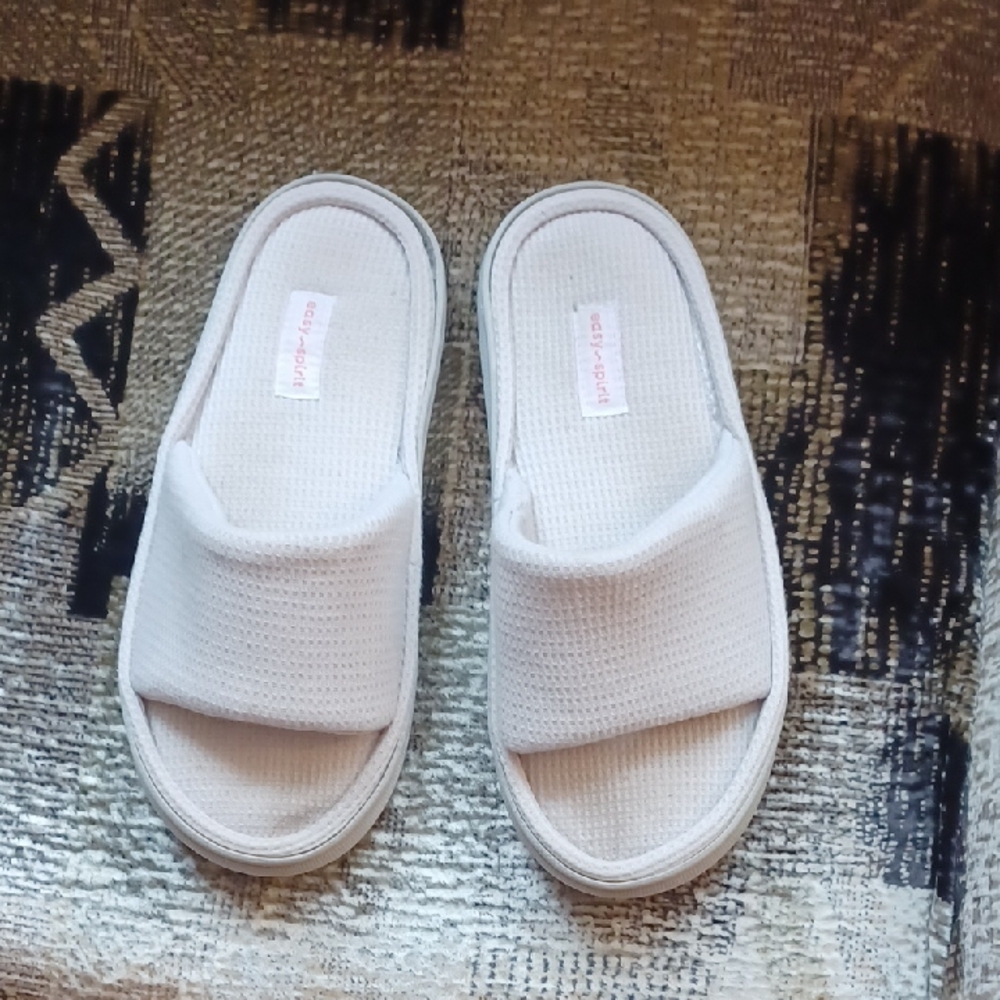 $4 Add-on Easy Spirit Cream Slide Sandals - Size Large (8-9)